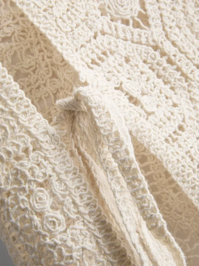 Camiseta sin mangas de crochet con lazo lateral