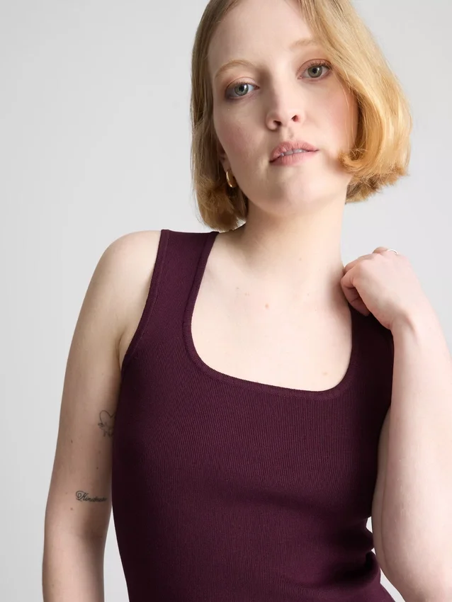 Camiseta sin mangas de punto con cuello cuadrado