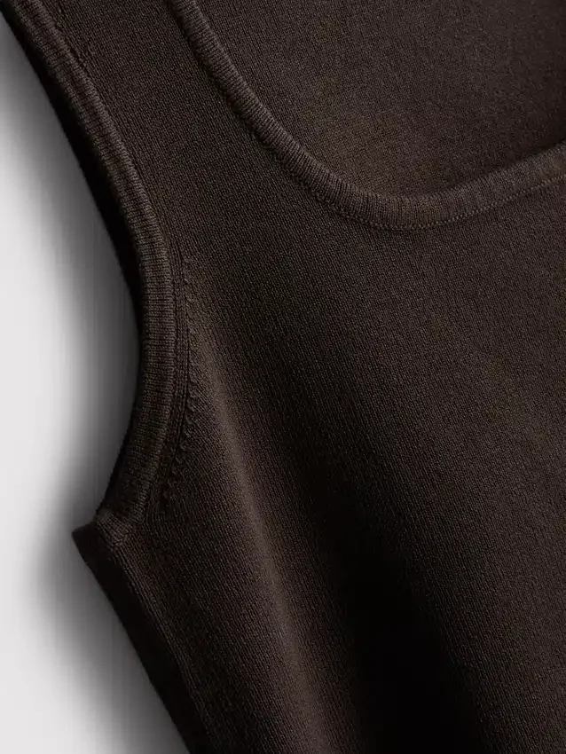 Camiseta sin mangas de punto con cuello cuadrado