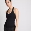 Camiseta sin mangas deportiva con cuello redondo