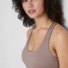Camiseta sin mangas deportiva con cuello redondo