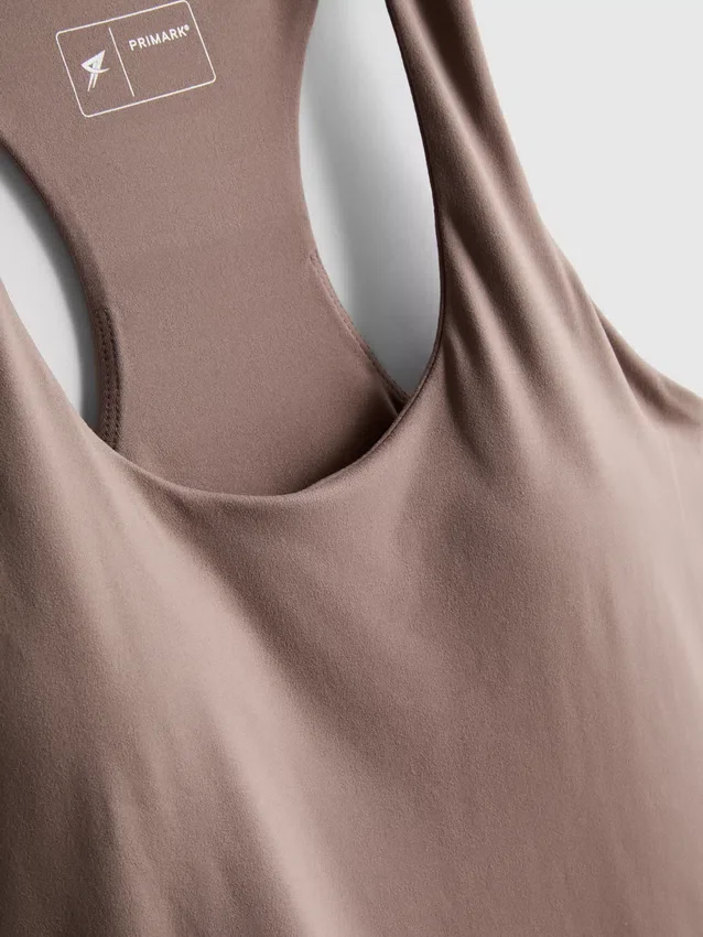 Camiseta sin mangas deportiva con cuello redondo