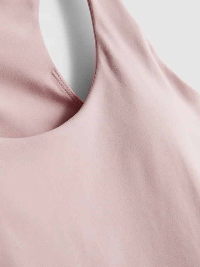 Camiseta sin mangas deportiva con cuello redondo