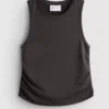 Camiseta sin mangas deportiva con fruncidos