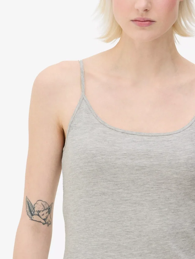 Camiseta sin mangas elástica básica