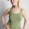 Camiseta sin mangas elástica con alto contenido de algodón
