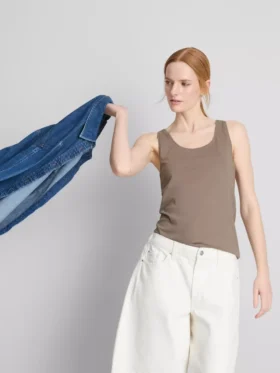 Camiseta sin mangas elástica con alto contenido de algodón