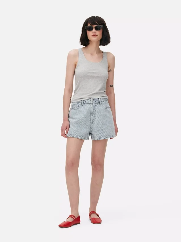 Camiseta sin mangas elástica con cuello redondo