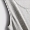 Camiseta sin mangas elástica con cuello redondo