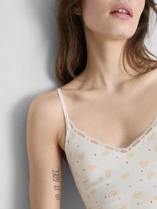 Camiseta tipo camisola corta de pijama estampada sin costuras