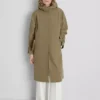 Capa impermeable larga con capucha ajustada