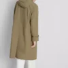 Capa impermeable larga con capucha ajustada