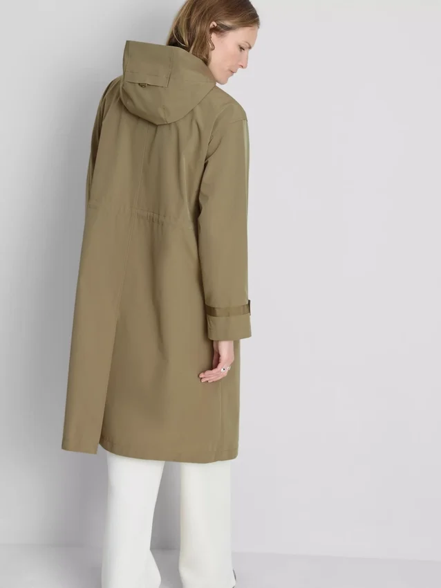 Capa impermeable larga con capucha ajustada