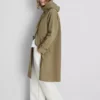 Capa impermeable larga con capucha ajustada