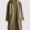 Capa impermeable larga con capucha ajustada