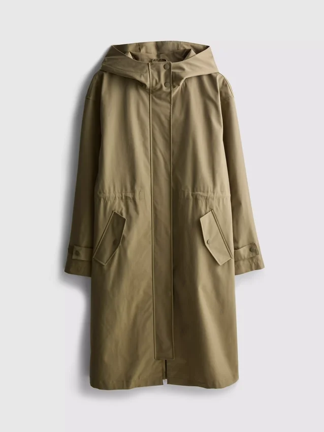 Capa impermeable larga con capucha ajustada