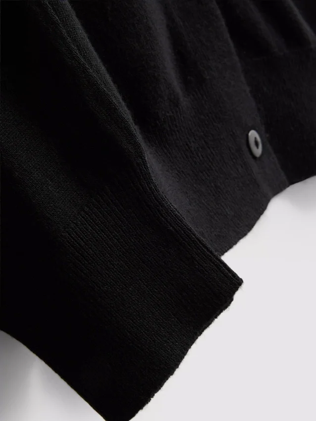 Cardigan básico de cuello redondo