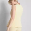 Chaleco lila con cuello redondo