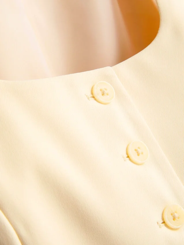 Chaleco lila con cuello redondo