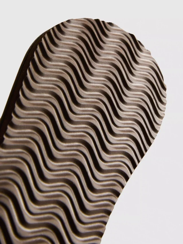 Chanclas con efecto de algas marinas