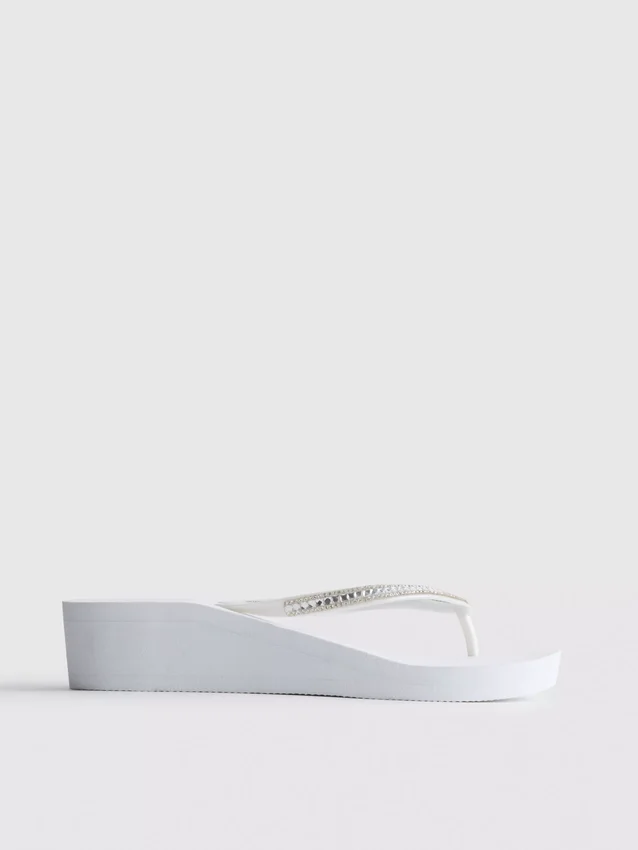 Chanclas de cuña con pedrería