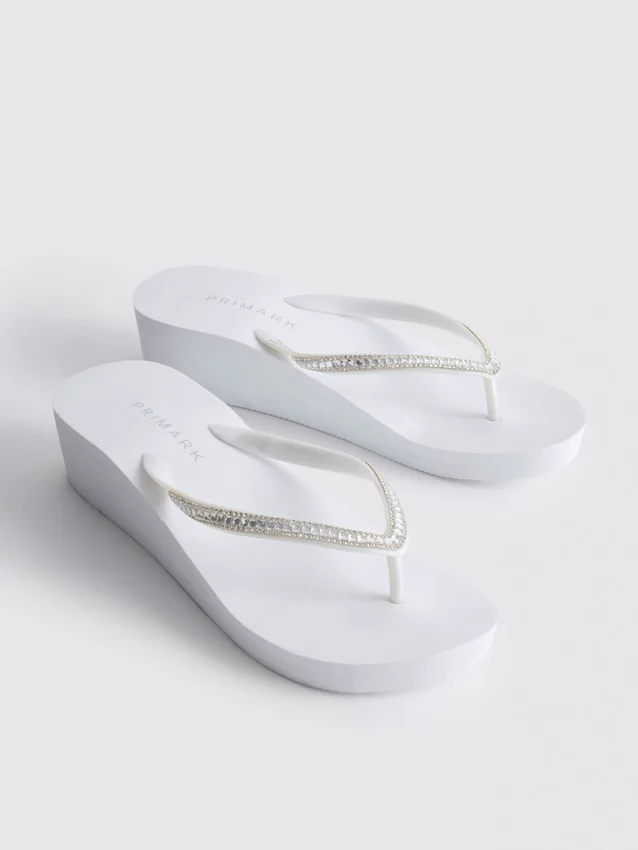 Chanclas de cuña con pedrería