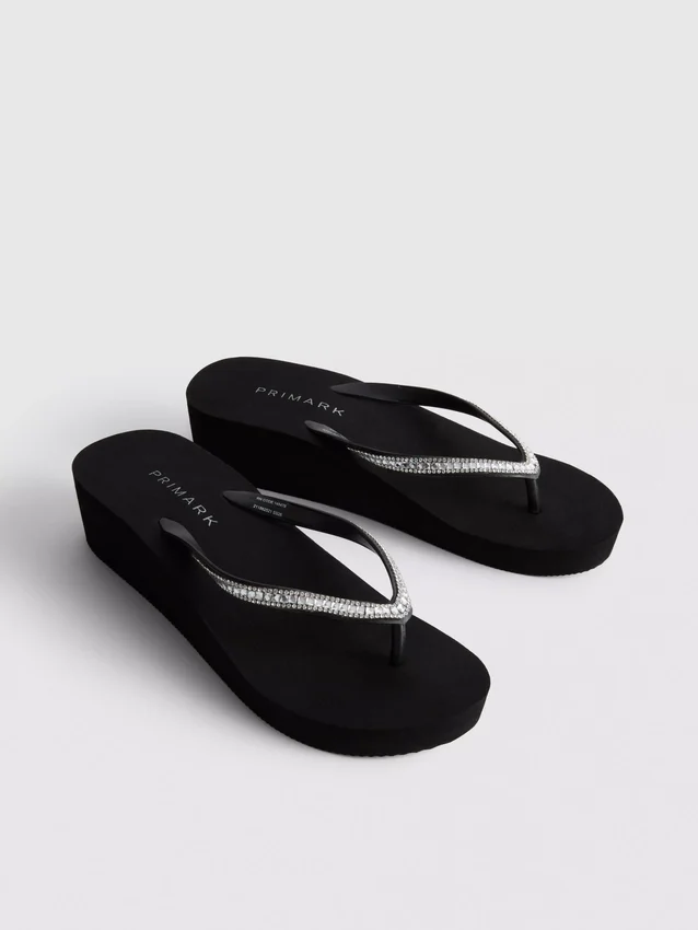 Chanclas de cuña con pedrería