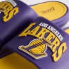 Chanclas de piscina de los Lakers de Los Ángeles de la NBA