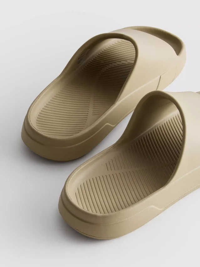 Chanclas de suela gruesa