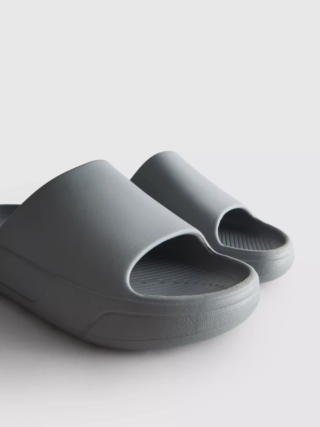 Chanclas de suela gruesa