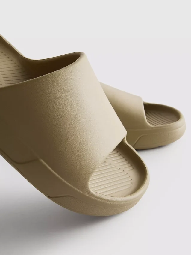 Chanclas de suela gruesa