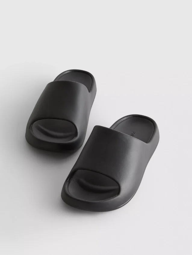 Chanclas moldeadas para piscina