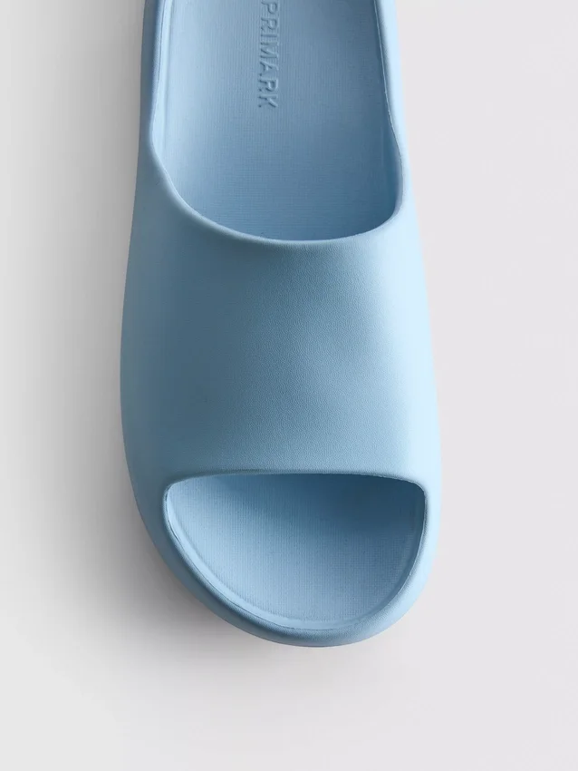 Chanclas moldeadas para piscina