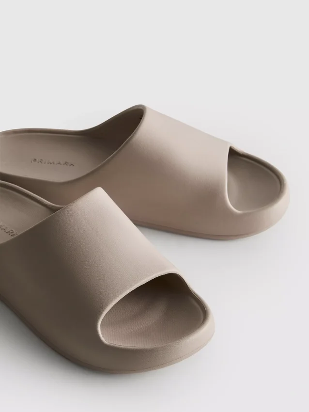 Chanclas moldeadas para piscina