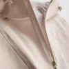 Chaqueta corta de lluvia ajustada