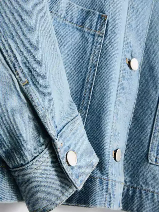 Chaqueta de mezclilla con bolsillos de parche de algodón