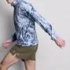 Chaqueta deportiva con cuello de embudo y cremallera