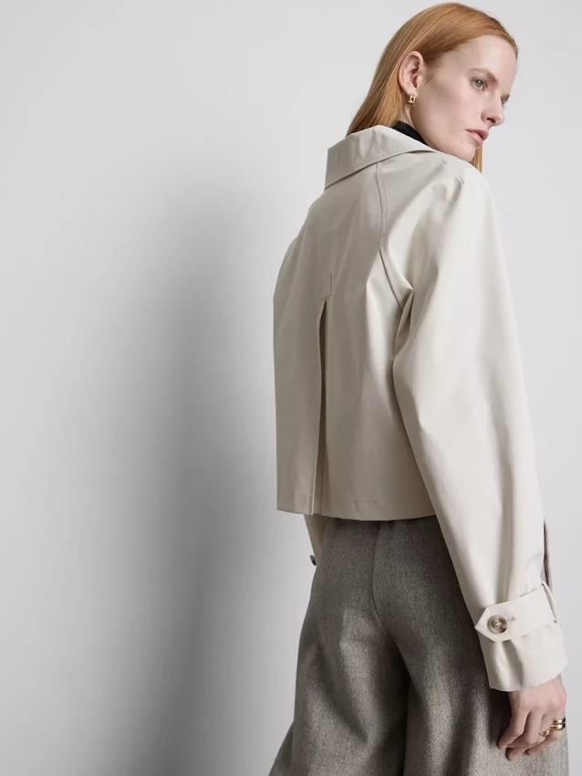 Chaqueta impermeable de corte cuadrado con doble botonadura