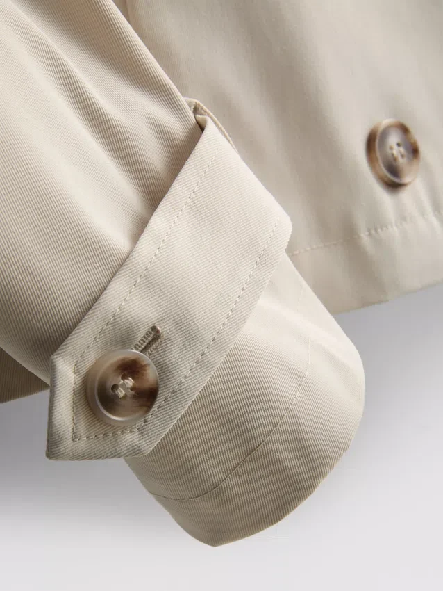 Chaqueta impermeable de corte cuadrado con doble botonadura