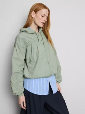 Chaqueta ligera con fruncidos