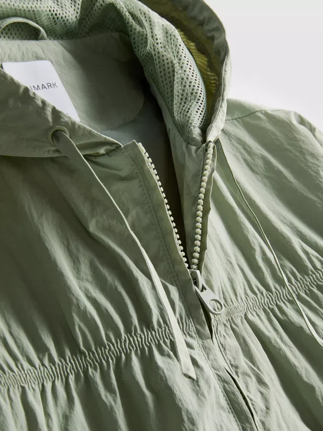 Chaqueta ligera con fruncidos