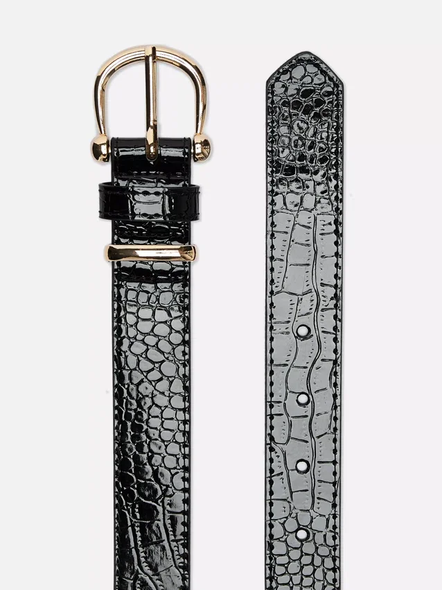Cinturón con hebilla en forma de herradura