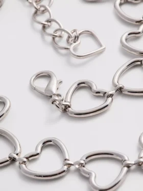 Cinturón de cadena con corazones