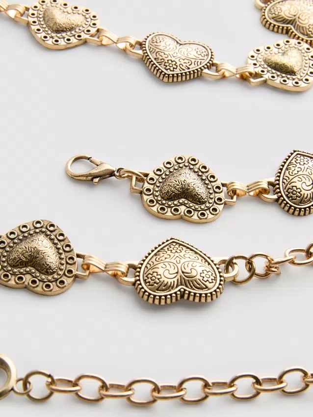 Cinturón de cadena con detalle de corazón