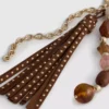 Colgante para bolso con borla y cuentas de Paula Echevarría