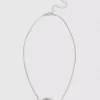 Collar con colgante de metal