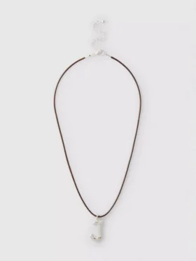 Collar con cordón y colgante de inicial