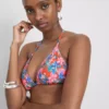 Conjunto de bikini triangular brasileño