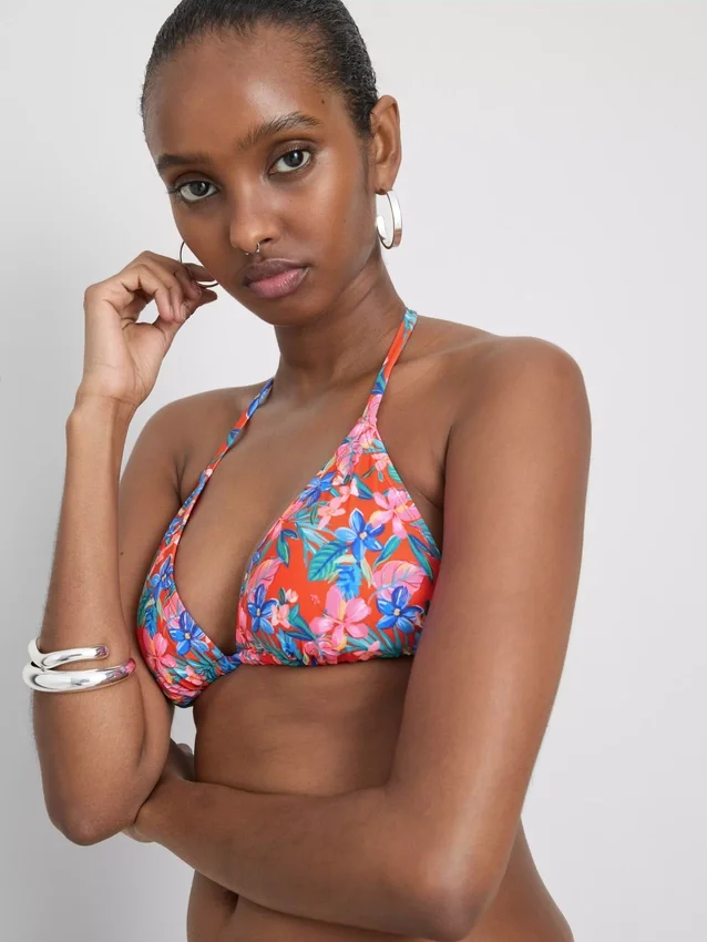 Conjunto de bikini triangular brasileño