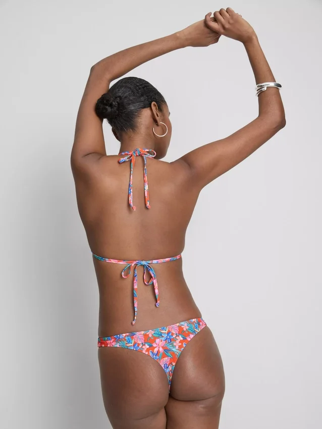 Conjunto de bikini triangular brasileño
